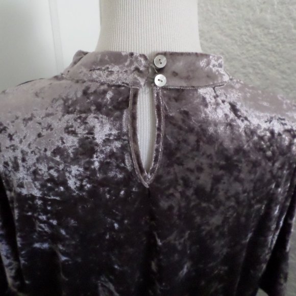 Listicle Crushed Velvet Collared V Neck Top M - Picture 2 of 4